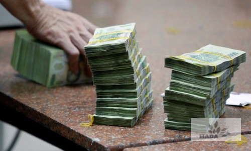 Banks Tighten Real Estate Loans Amid Land Fever in Vietnam